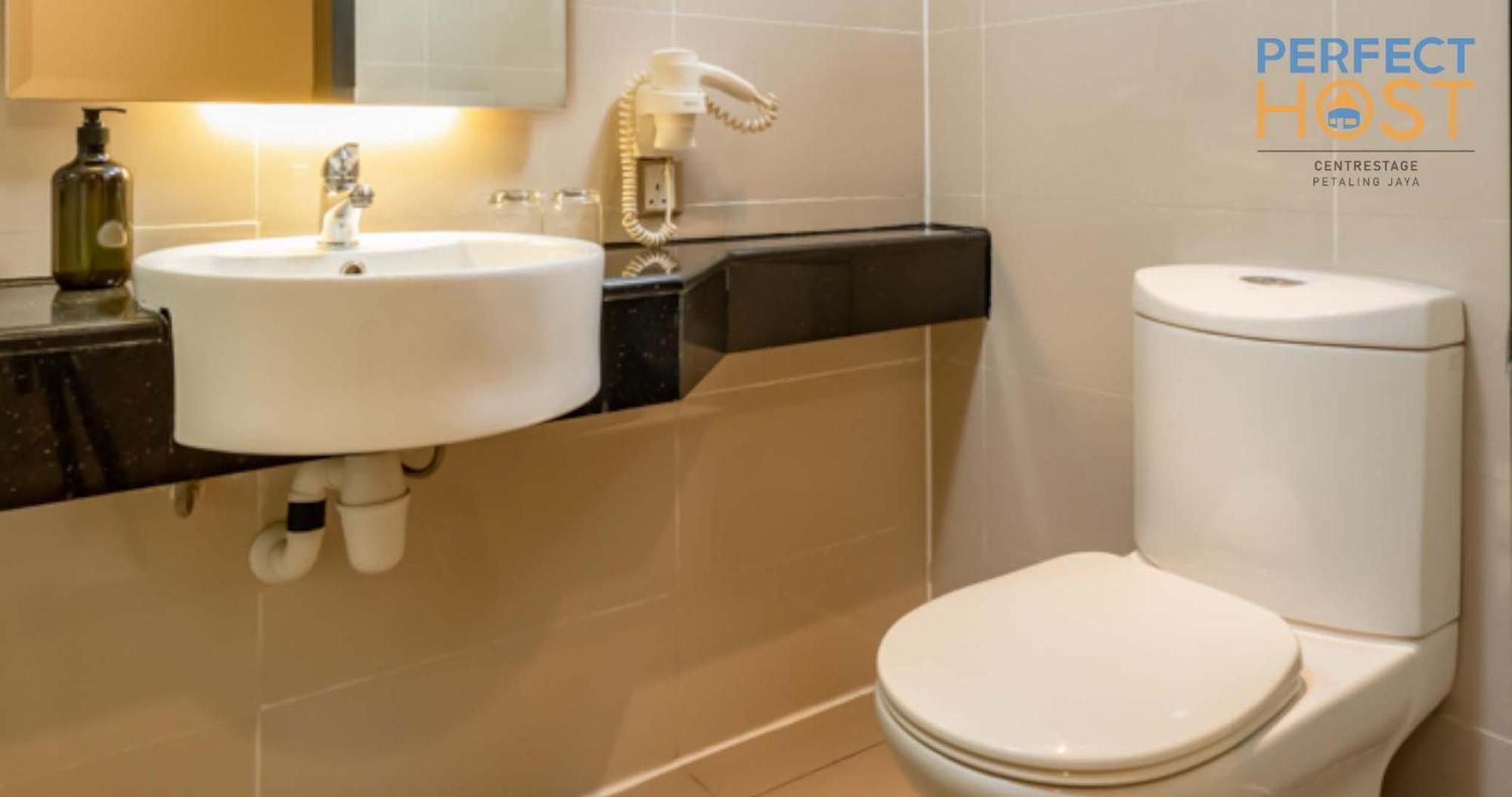 Centrestage Petaling Jaya By Perfect Host Hotel Bagian luar foto Bathroom