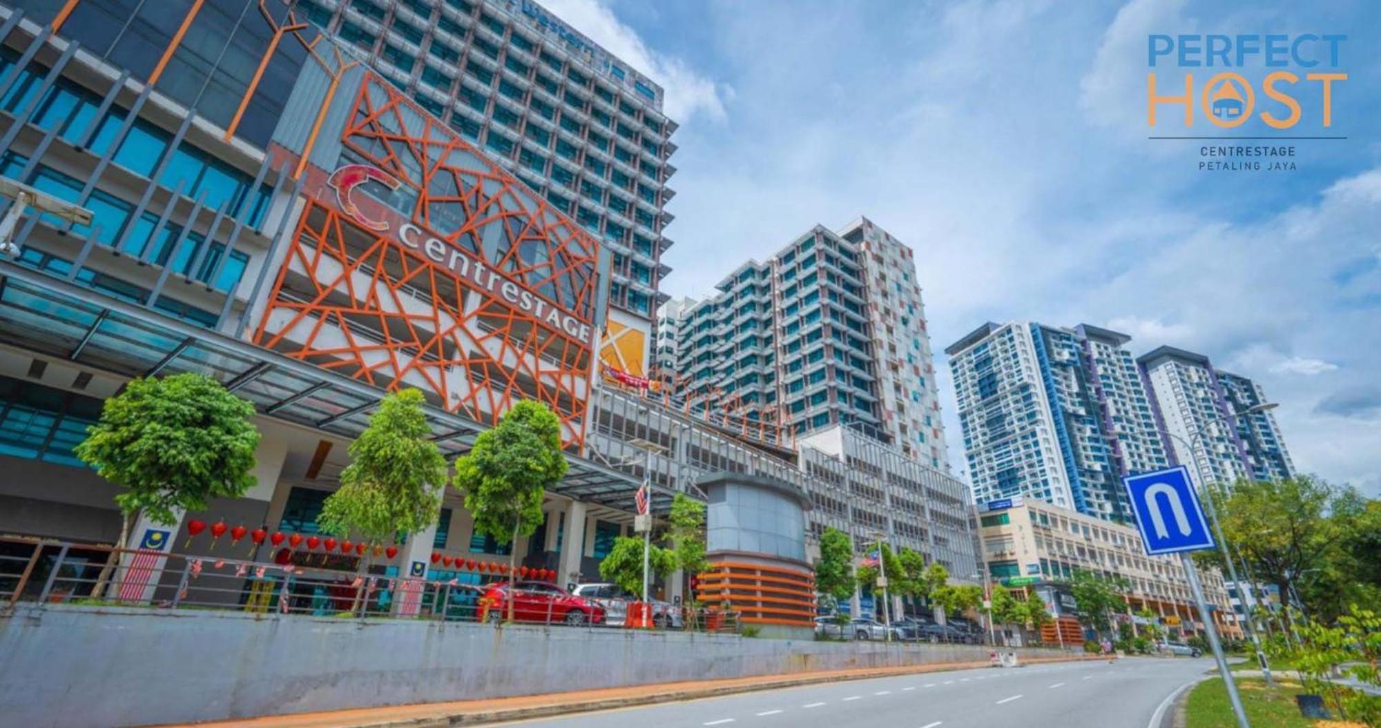 Centrestage Petaling Jaya By Perfect Host Hotel Bagian luar foto The mall's facade