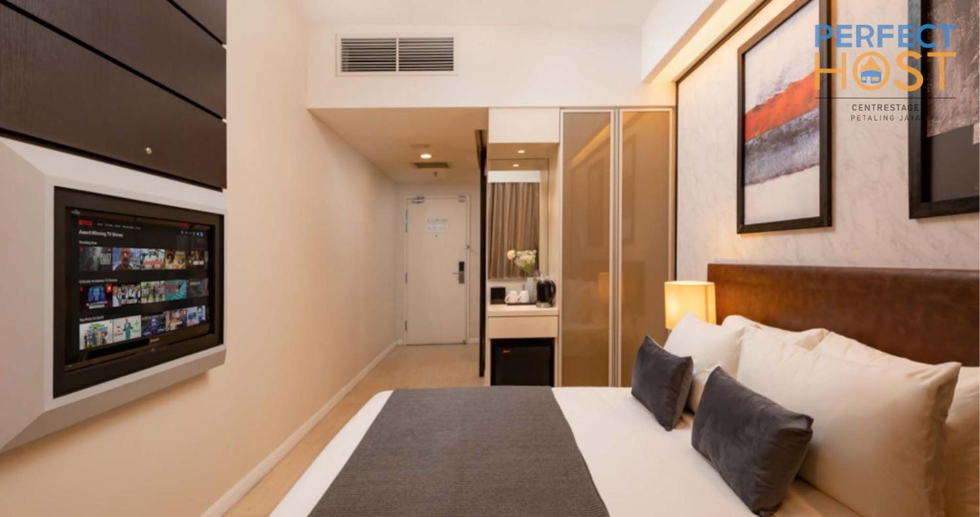 Centrestage Petaling Jaya By Perfect Host Hotel Bagian luar foto A room at the hotel