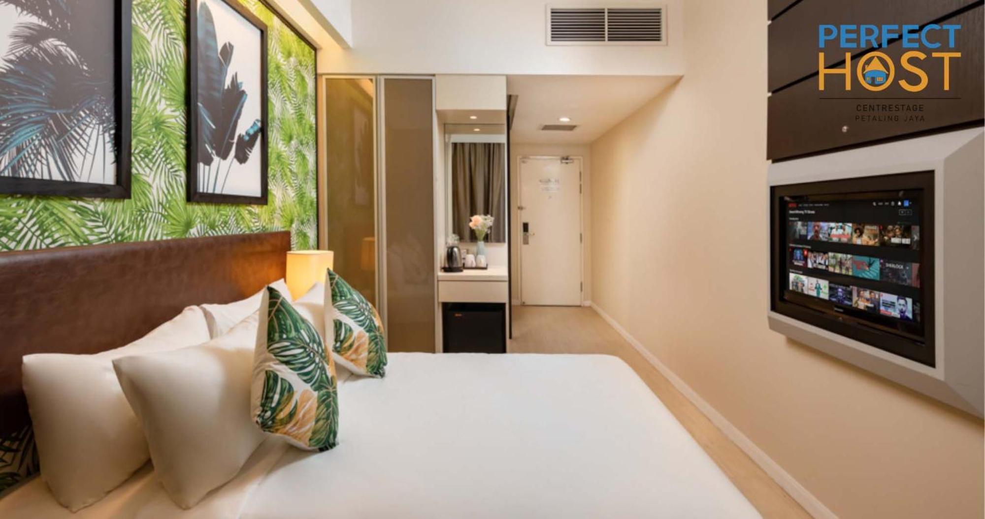 Centrestage Petaling Jaya By Perfect Host Hotel Bagian luar foto A room at the hotel